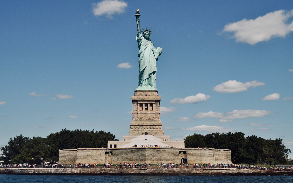 Freiheitsstatue im New York Urlaub sehen